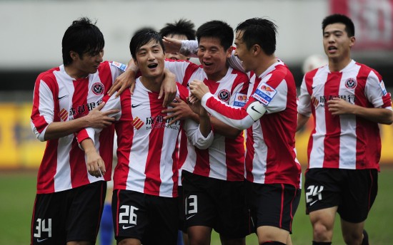 安东尼-戴维斯赛季基本结束，独行侠寄望凯里-欧文全明星后复出