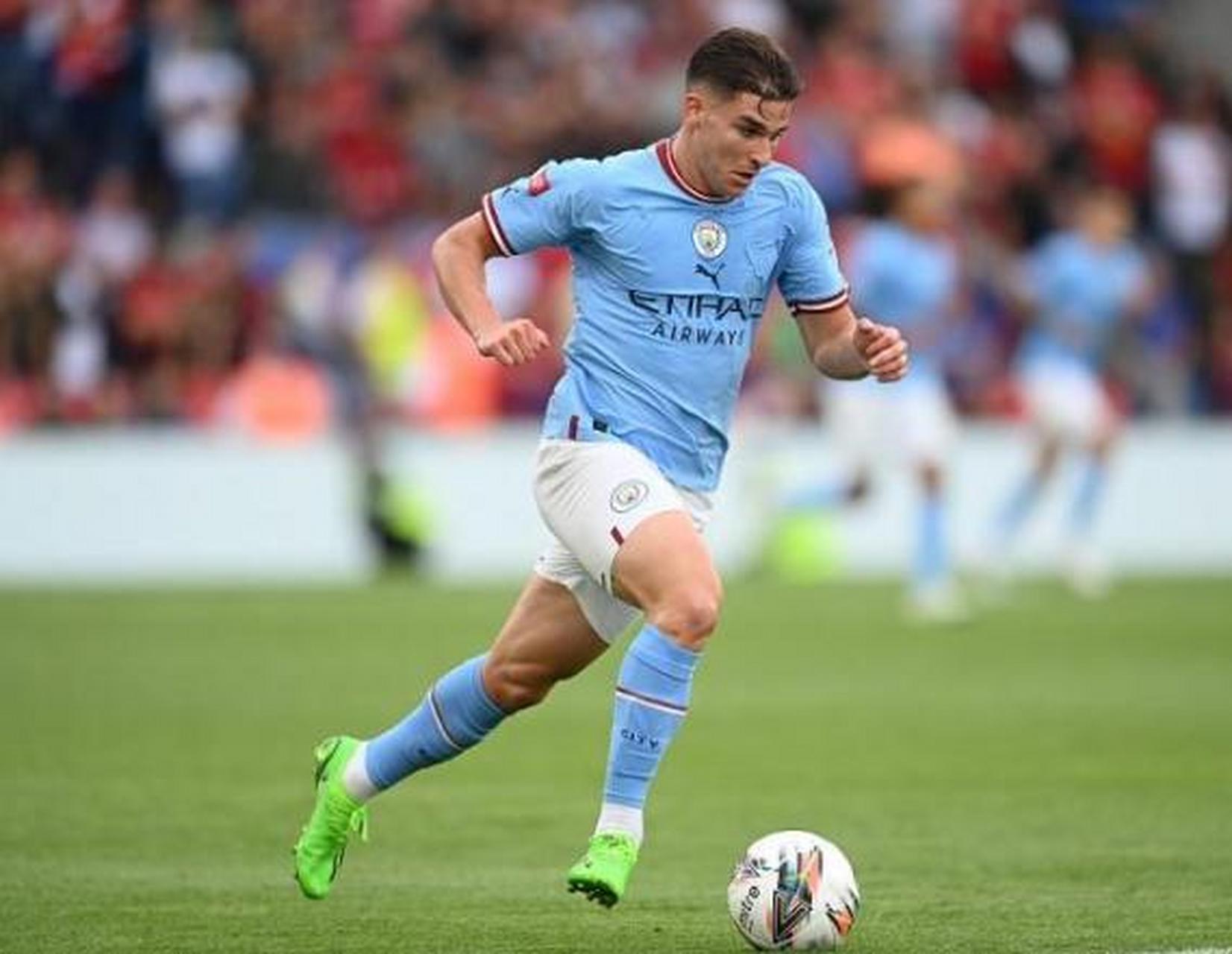 [中超]上海海港战胜大连英博 获得中超冠军