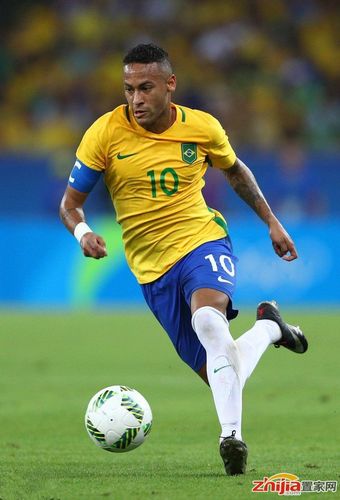 当中国CF战队走进利雅得胜利：EWC前夜的足球豪门之行