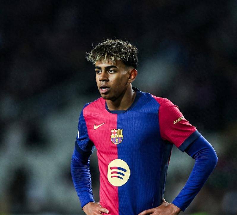 意甲：拉比奥特双响炮助米兰逆转科莫，紧追国际米兰